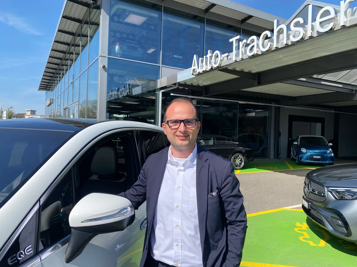 25605520-1 Edi Oroshi ist Verkaufsleiter bei Auto Trachsler in Wetzikon.