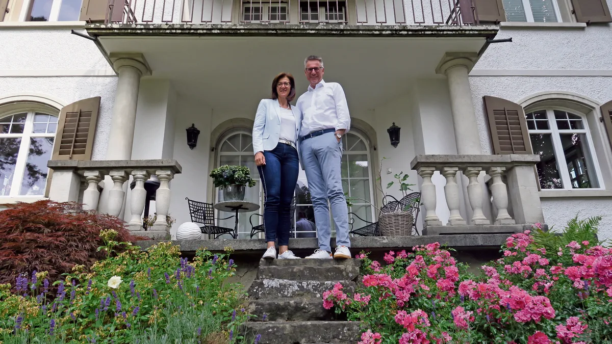 Zweierkiste privat wie geschäftlich: Seit 25 Jahren führen Sandra und Christian Elliscasis ihre gleichnamige Immobilienfirma.