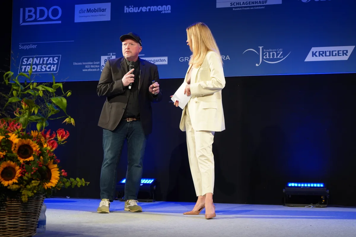 "All in!" - Joey Kelly im Gespräch mit Moderatorin Jennifer Bosshard.