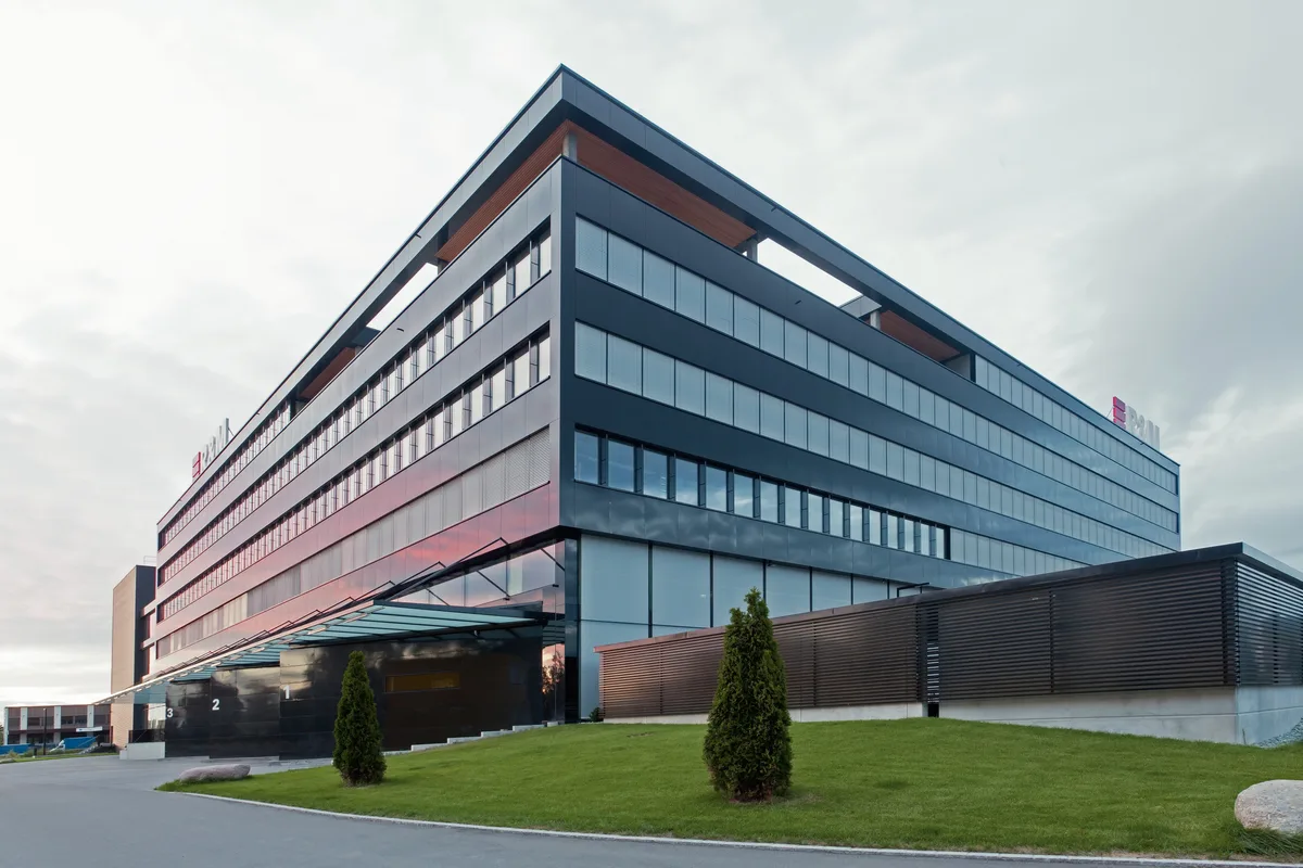 Aussenansicht des Hauptsitzes der Reichle + De-Massari AG in Wetzikon.
