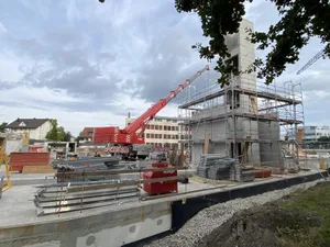 Noch deutet wenig darauf hin, dass der Gewerbepark Station Nänikon bereits 2025 bezugsbereit sein wird. Noch deutet wenig darauf hin, dass der Gewerbepark Station Nänikon bereits 2025 bezugsbereit sein wird.