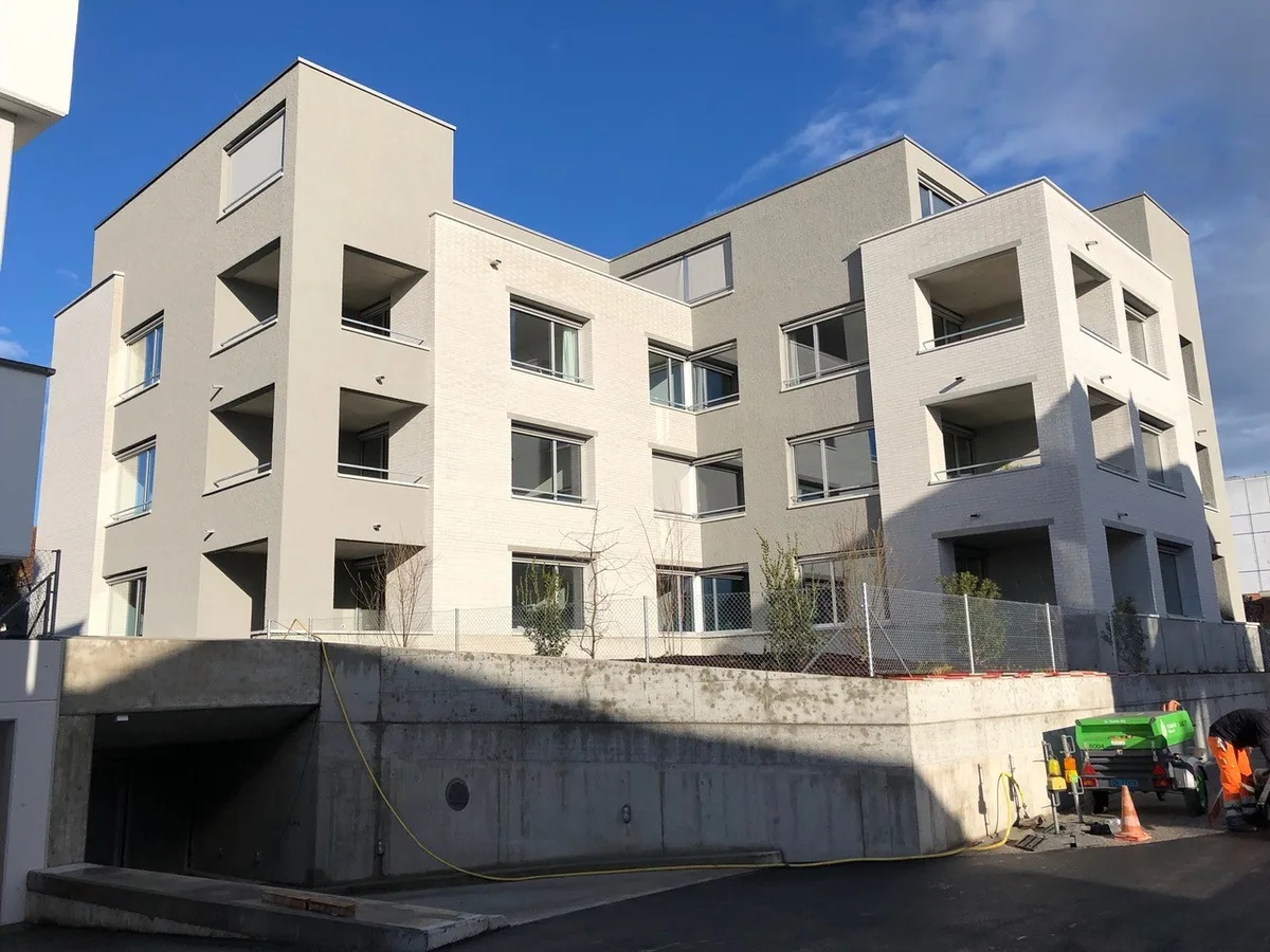 Eine moderne Wohnüberbauung von aussen.