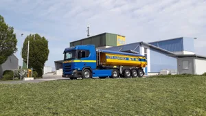 Aus mehr als 100 LKW besteht die Flotte von FBB mit Sitz in Bauma. Nun testet der Baustoff-Produzent erstmals zwei batterieelektrisch betriebene Scania-LKW. Aus mehr als 100 LKW besteht die Flotte von FBB mit Sitz in Bauma. Nun testet der Baustoff-Produzent erstmals zwei batterieelektrisch betriebene Scania-LKW.