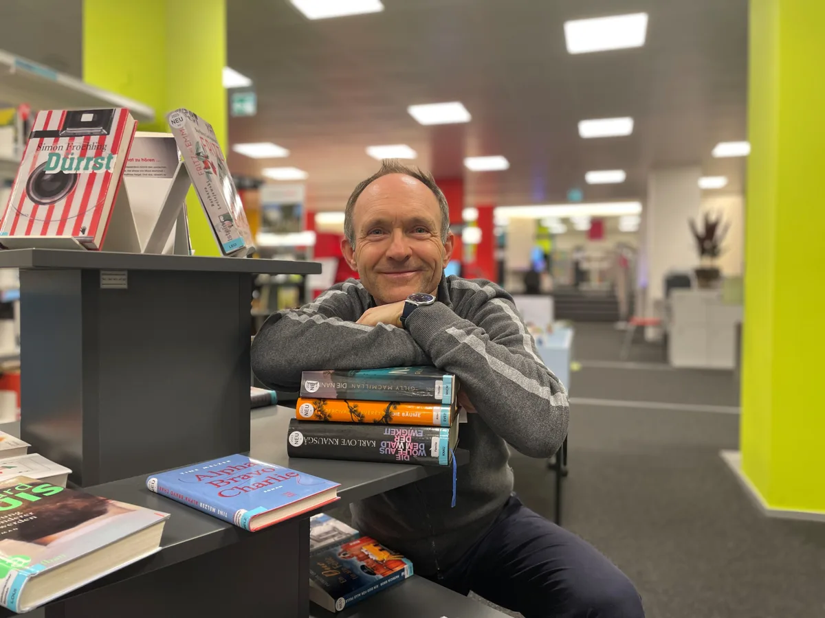 Roman Weibel hört nach 10 Jahren als Leiter der Bibliothek Uster auf. Roman Weibel hört nach 10 Jahren als Leiter der Bibliothek Uster auf.