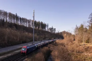 25196651-1 Auf der viel befahrenen Pendlerstrecke zwischen Winterthur und Zürich soll es bald besseren Empfang geben.
