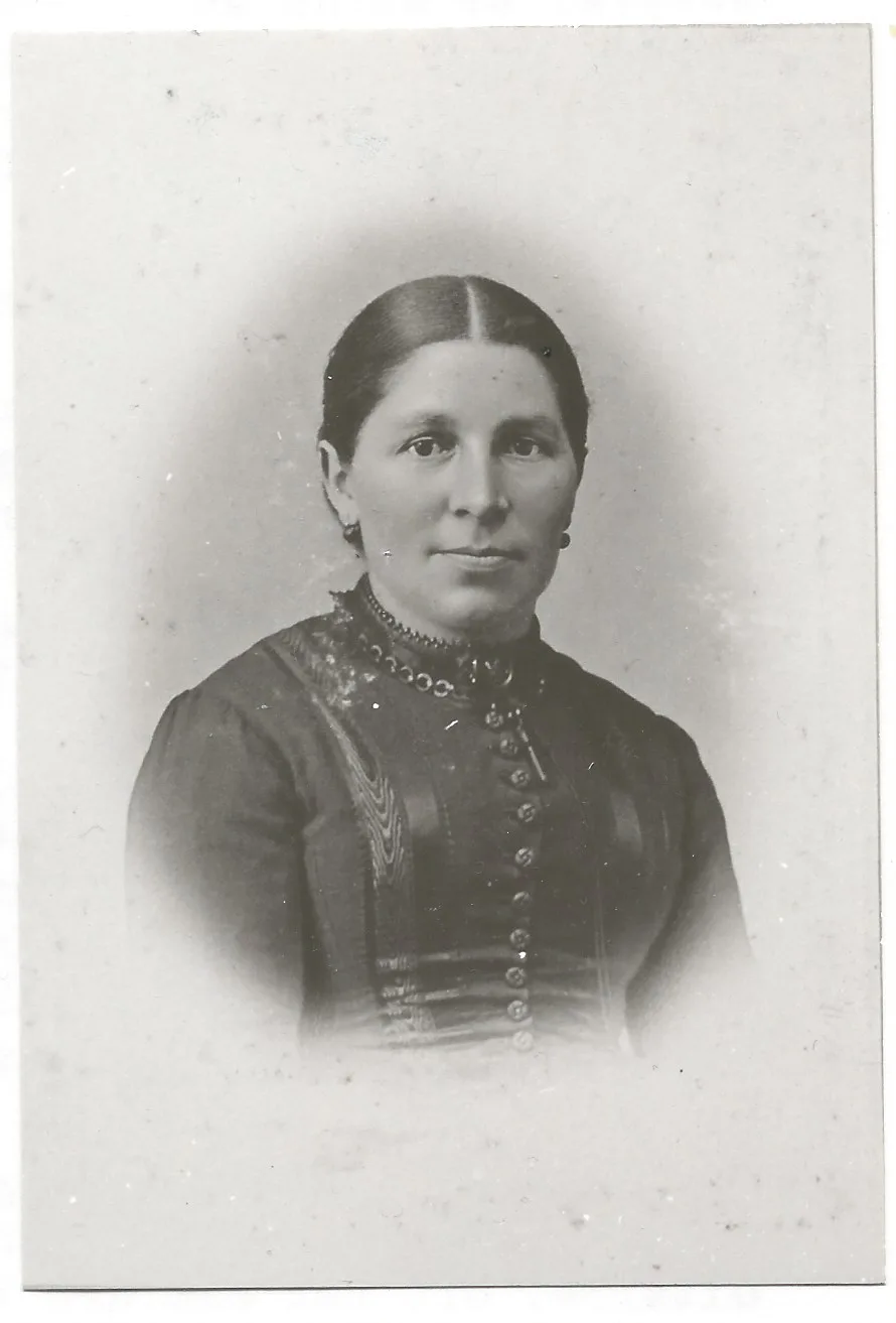 Ein historisches Porträt einer Frau.