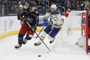 Geschafft: Tim Berni (li.) hält inzwischen NHL-Stürmer wie Buffalos Zemgus Girgensons in Schach. Geschafft: Tim Berni (li.) hält inzwischen NHL-Stürmer wie Buffalos Zemgus Girgensons in Schach.