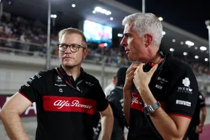 22314337-7 (L to R): Andreas Seidl (GER) Sauber Group Chief Executive Officer with Alessandro Alunni Bravi (ITA) Alfa Romeo F1 Team Managing Director and Team Representative on the grid.
Formula 1 World Championship, Rd 18, Qatar Grand Prix, Sunday 8th October 2023. Doha, Qatar.