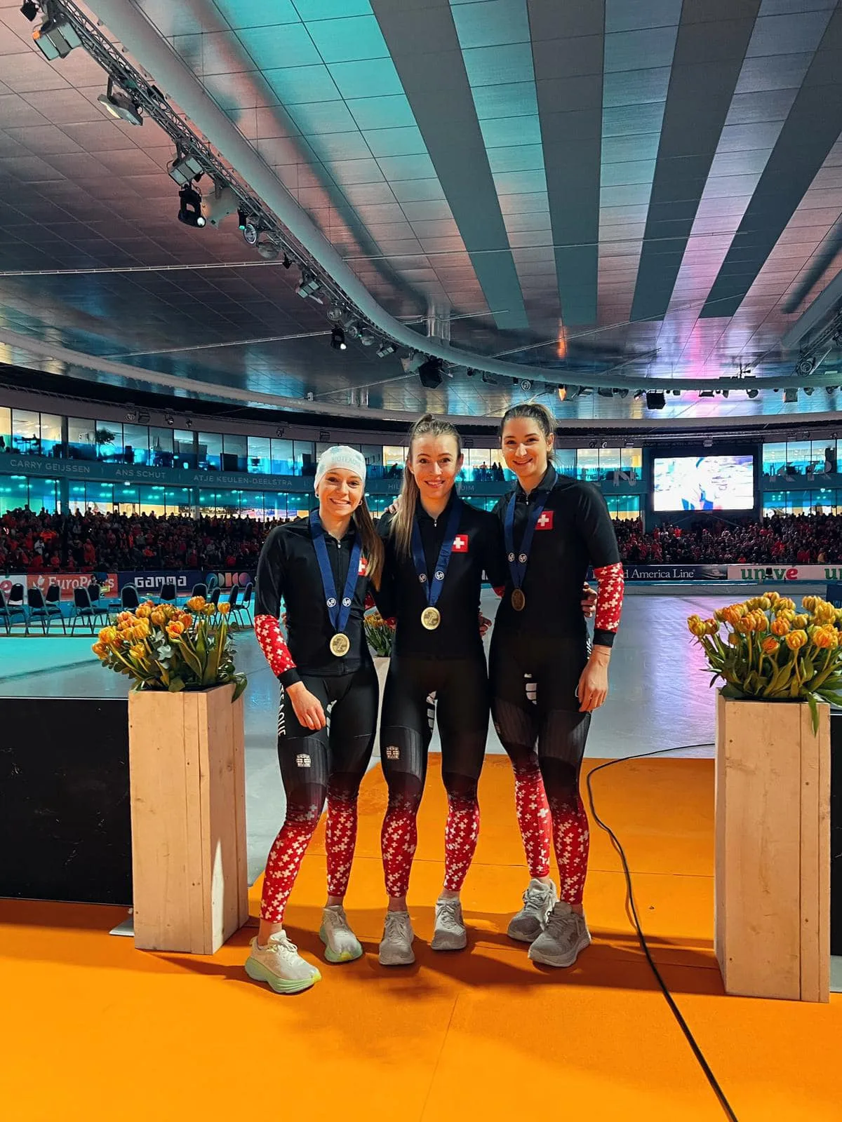 Die Eisschnellläuferinnen Jasmin Güntert, Kaitlyn McGregor (Ebmatingen) und Ramona Härdi