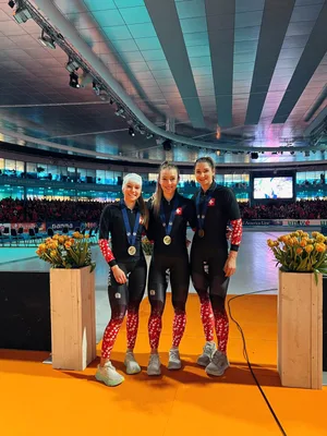 Die Eisschnellläuferinnen Jasmin Güntert, Kaitlyn McGregor (Ebmatingen) und Ramona Härdi Die Eisschnellläuferinnen Jasmin Güntert, Kaitlyn McGregor (Ebmatingen) und Ramona Härdi
