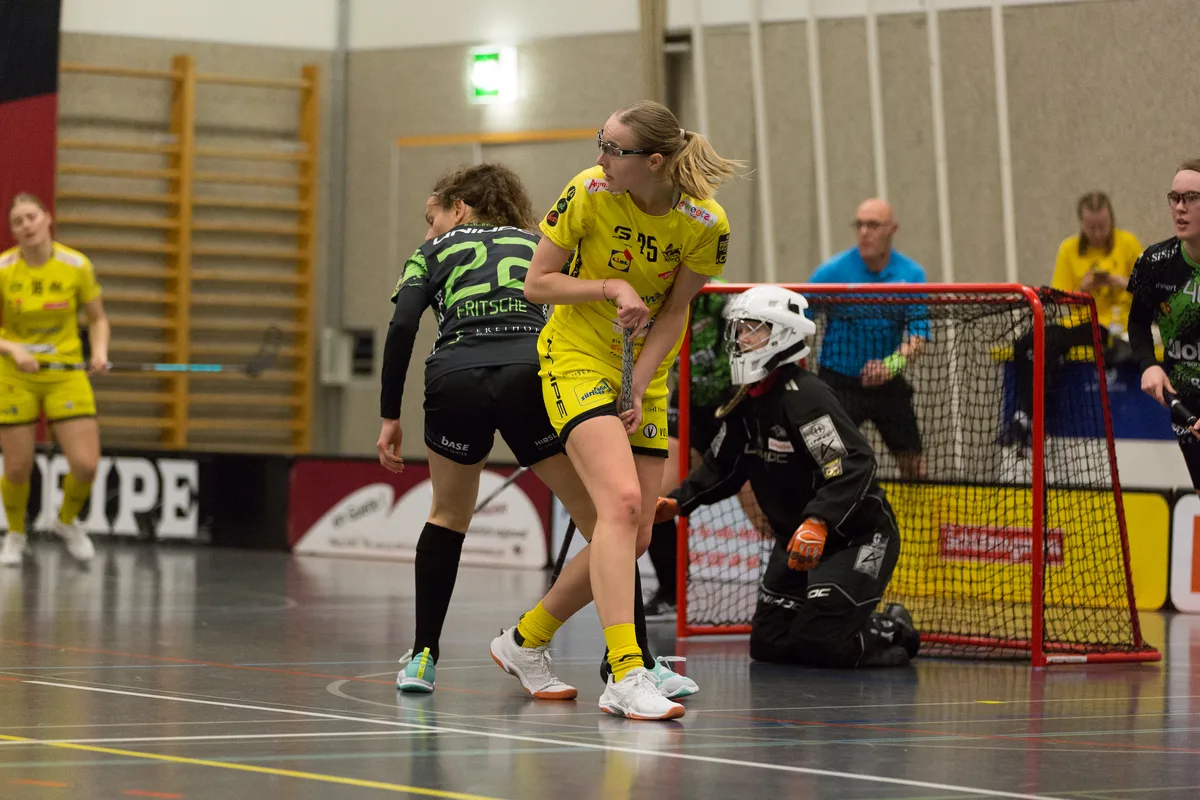 21812781-3 Riders-Spielerin Iris Brünn.