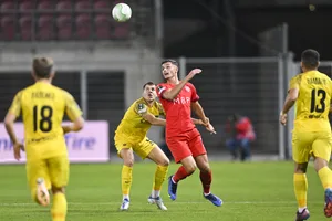 Dnipro's Eduard Sarapii, left, versus Vaduz' Elmin Rastoder during the UEFA Conference group E game between Liechtenstein's FC Vaduz and Ukraine's Dnipro-1, on Thursday, October 13, 2022, at the Rheinpark stadium, in Vaduz, Liechtenstein. (KEYSTONE/Gian Ehrenzeller) Dnipro's Eduard Sarapii, left, versus Vaduz' Elmin Rastoder during the UEFA Conference group E game between Liechtenstein's FC Vaduz and Ukraine's Dnipro-1, on Thursday, October 13, 2022, at the Rheinpark stadium, in Vaduz, Liechtenstein. (KEYSTONE/Gian Ehrenzeller)