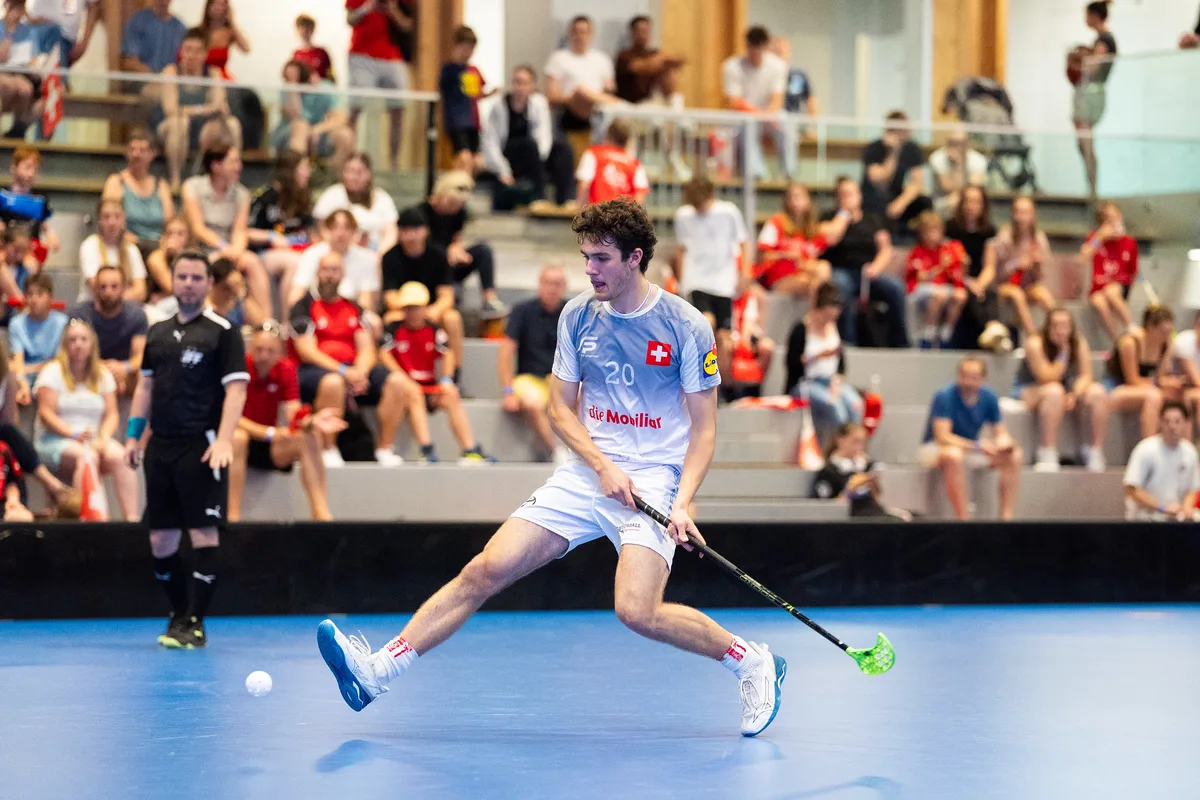 Verteidiger Pascal Schmuki bei einem Spiel des Schweizer Nationalteams gegen Lettland. Verteidiger Pascal Schmuki bei einem Spiel des Schweizer Nationalteams gegen Lettland.