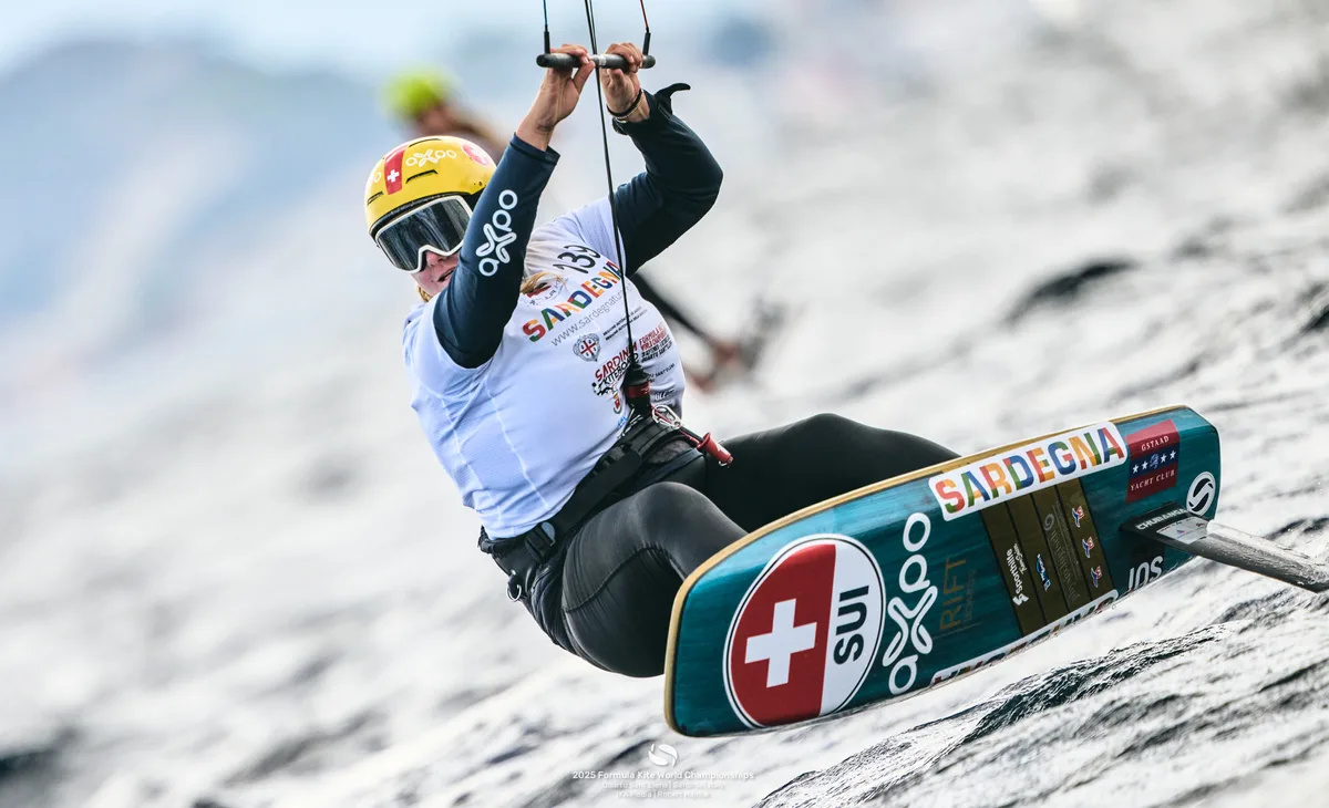 Die Tösstaler Kitesurferin Elena Lengwiler an der WM auf Sardinien Die Tösstaler Kitesurferin Elena Lengwiler an der WM auf Sardinien