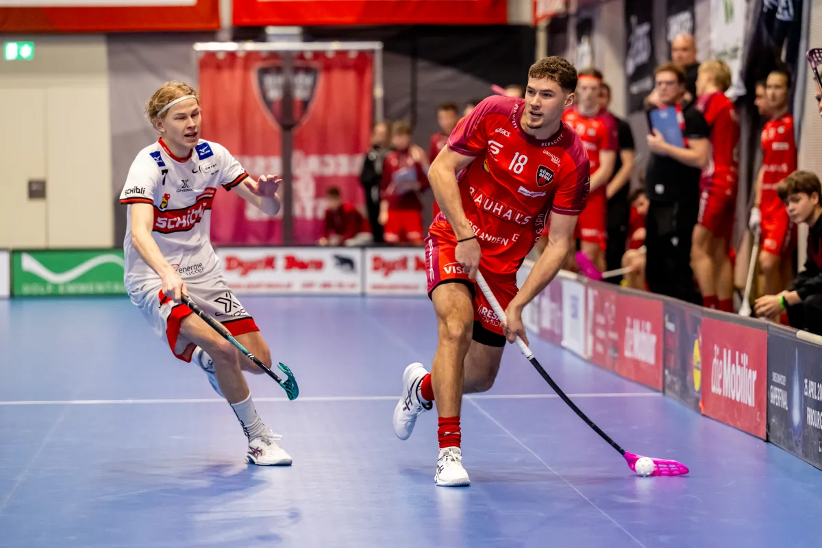 28826057-1 31.1.2026, Bern, Sporthallen Weissenstein, Herren L-UPL: Floorball Köniz Bern - UHC Uster, Noel Greber (#18 Floorball Koeniz Bern) und Filip Karlsson (#7 UHC Uster)
Fabrice Duc (<a href="https://www.fabriceduc.ch">www.fabriceduc.ch</a>)
Instagram: <a href="https://instagram.com/fabducphotography">@fabducphotography</a>