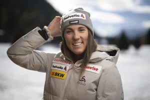 Die Hinwiler Langlaeuferin Anja Weber posiert fuer ein Portrait, am Montag, 6. November 2023, in Davos. (KEYSTONE/Gian Ehrenzeller) Die Hinwiler Langlaeuferin Anja Weber posiert fuer ein Portrait, am Montag, 6. November 2023, in Davos. (KEYSTONE/Gian Ehrenzeller)