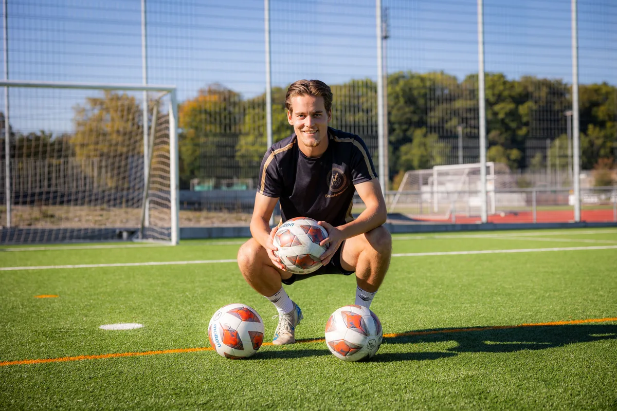 28729075-2 Peter Sebök, Fussballer und Influencer aus Effretikon.