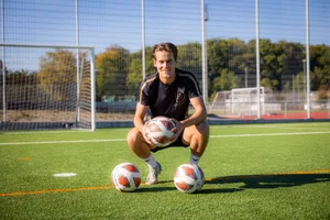 28729075-2 Peter Sebök, Fussballer und Influencer aus Effretikon.