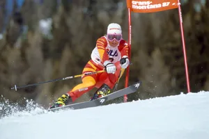 Die Schweizer Skirennfahrerin Brigitte Oertli ist am 5. Februar 1987 an der Ski-Weltmeisterschaft in Crans-Montana, Schweiz, im Riesenslalom unterwegs. (KEYSTONE/Str) Die Schweizer Skirennfahrerin Brigitte Oertli ist am 5. Februar 1987 an der Ski-Weltmeisterschaft in Crans-Montana, Schweiz, im Riesenslalom unterwegs. (KEYSTONE/Str)