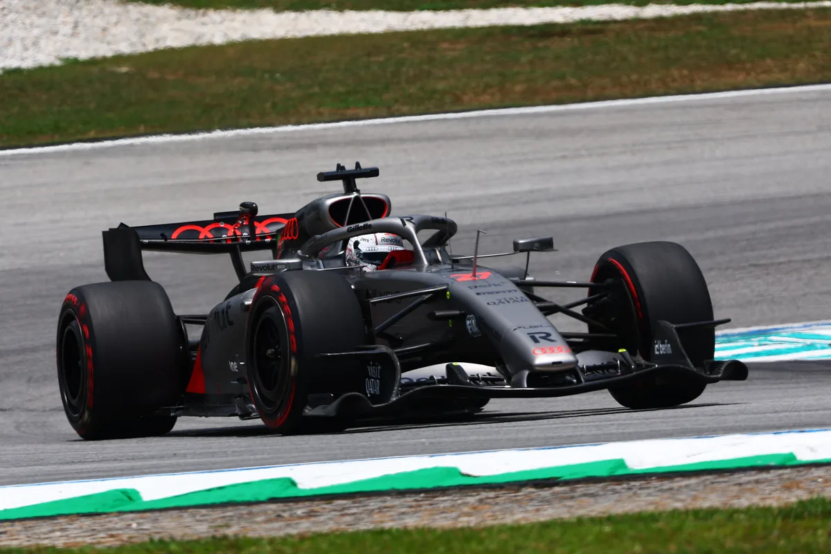 13911684-14 Wieder nur nah dran: Nico Hülkenberg fuhr in Malaysia zum zweiten Mal in Serie auf Rang 11.