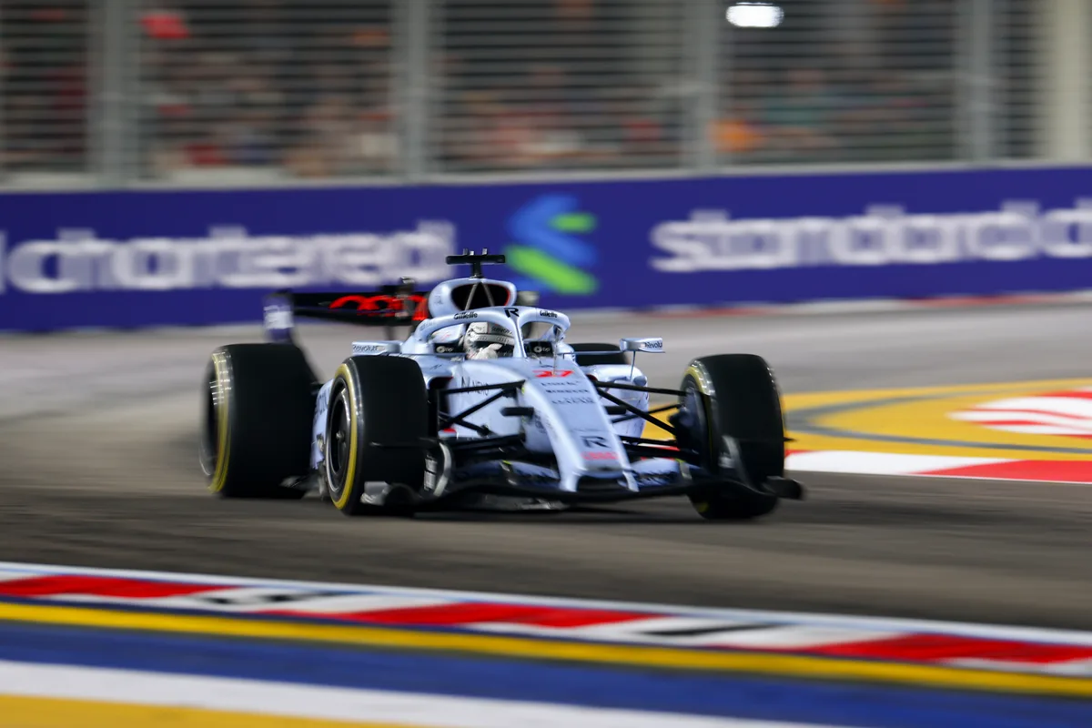 13981039-3 Er glänzte unter Flutlicht: Nico Hülkenberg im Nachtrennen von Singapur.