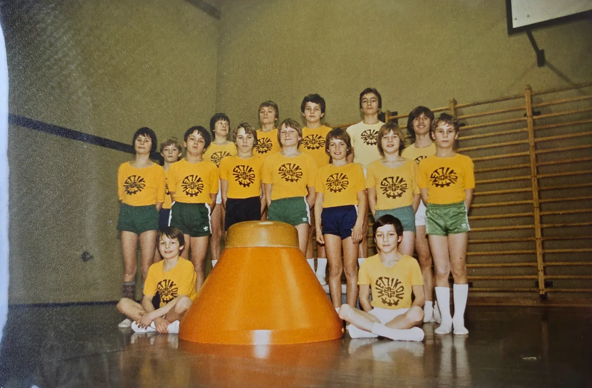 Die Wetziker Kunstturnriege mit Leiter Max Heller
Ca. 1980