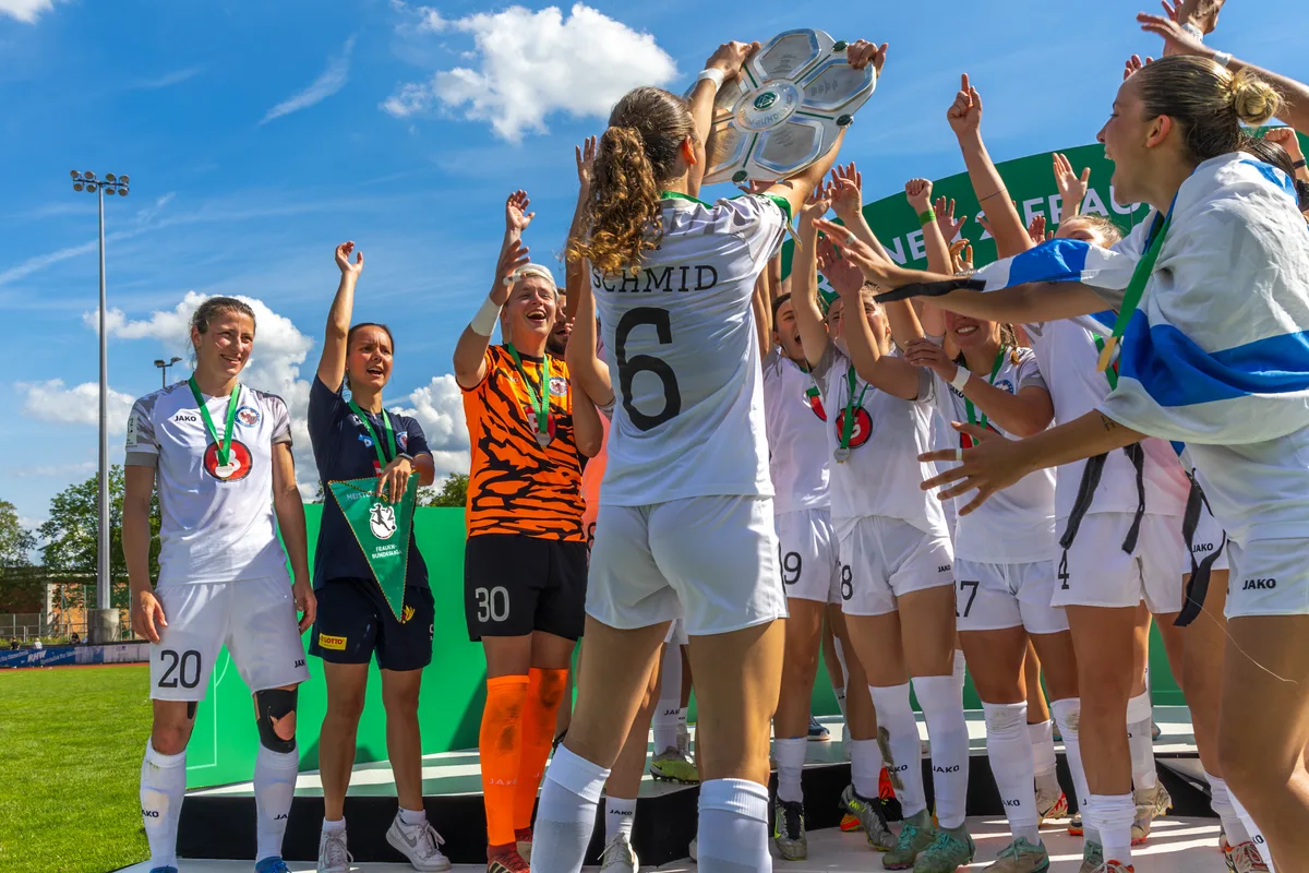 Fussballerin Mia Schmid aus Volketswil im Trikot des 1. FC Turbine Potsdam.