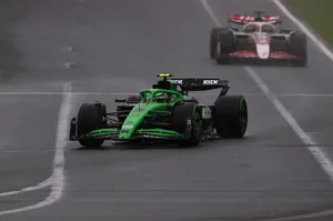 25143603-1 MELBOURNE, AUSTRALIA - MARCH 16: Gabriel Bortoleto of Brazil driving the (5) Kick Sauber C45 Ferrari leads Esteban Ocon of France driving the (31) Haas F1 VF-25 Ferrari on track during the F1 Grand Prix of Australia at Albert Park Grand Prix Circuit on March 16, 2025 in Melbourne, Australia. (Photo by Sam Bloxham/LAT Images)