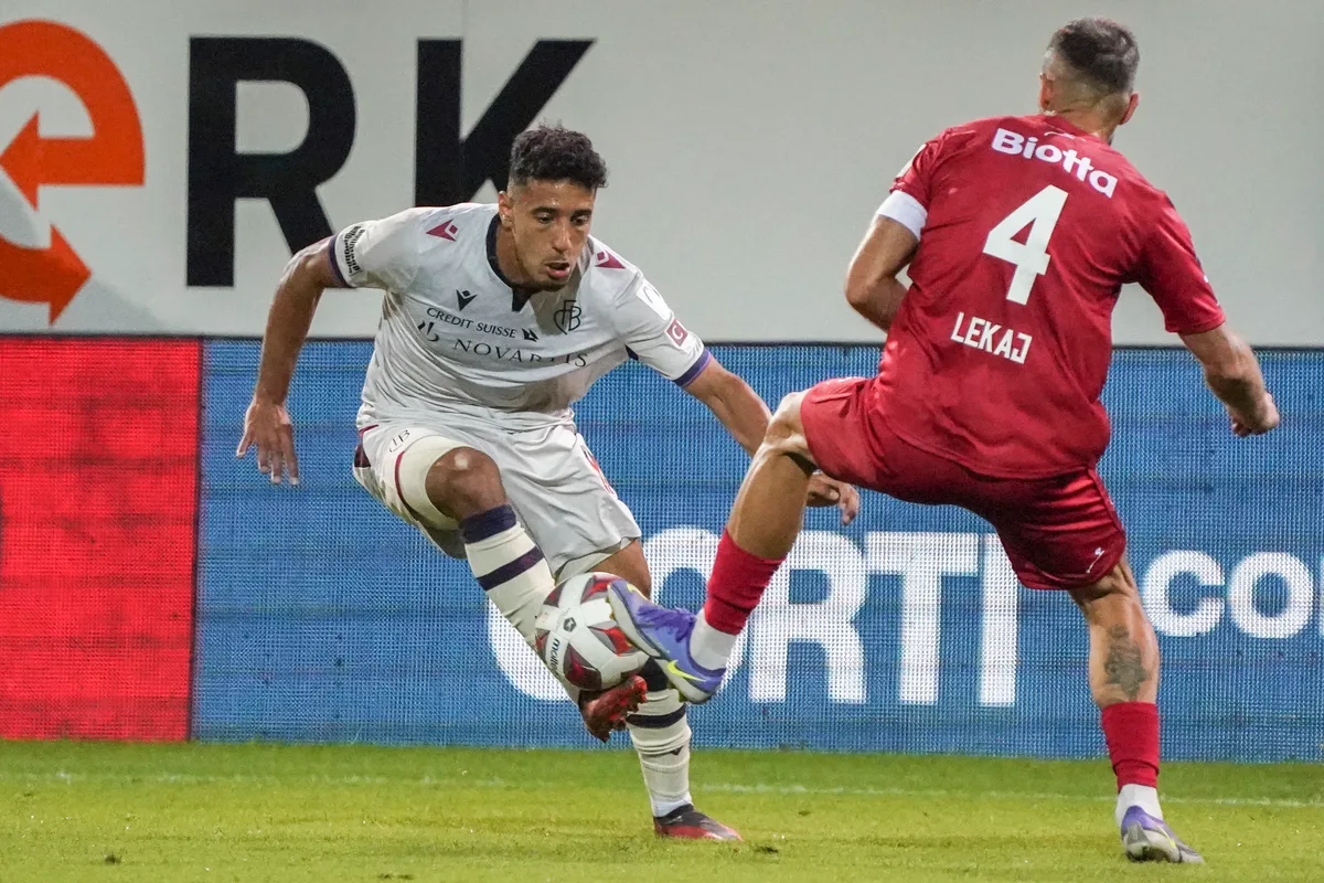 16.07.2022; Winterthur;  FUSSBALL SUPER LEAGUE - FC Winterthur - FC Basel; Sayfallah Ltaief (Basel) Granit Lekaj (Winterthur) (Andy Mueller/freshfocus)