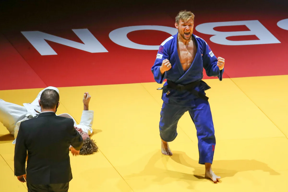 Im Jubeln hat er Routine – hier feiert Nils Stump seine EM-Bronzemedaille in Lissabon 2021. Nils Stump, EM-Bronze 2021