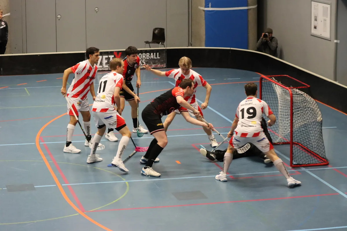 Szene aus dem NLB-Spiel Limmattal - UHC Pfannenstiel Szene aus dem NLB-Spiel Limmattal - UHC Pfannenstiel