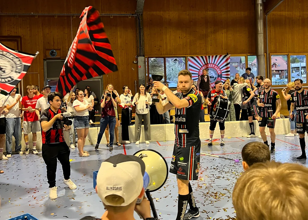 Der UHC Pfannenstiel feiert in Zollbrück seine NLB-Rückkehr.
