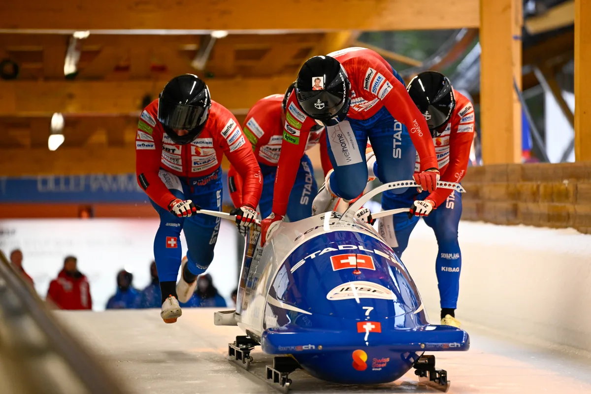 Der Tösstaler Bob-Anschieber Dominik Schläpfer mit dem Team Vogt unterwegs.