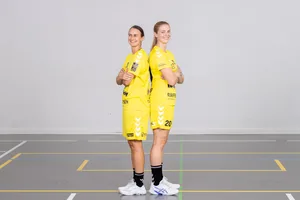 24607200-3 Sina Hofmann (l.) und Alena Holst vom UHC Laupen