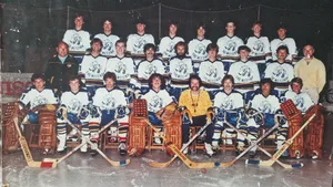 27479204-2 Die Mannschaft des EHC Wetzikon für das erste Jahr in der NLB 1980.