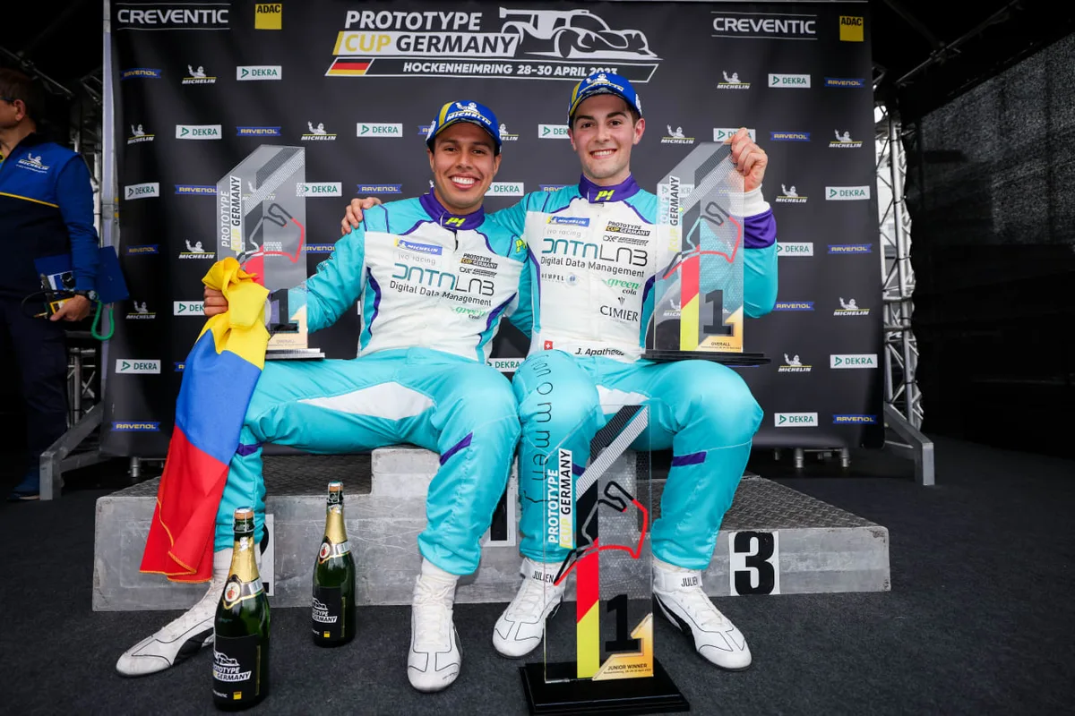 Gleich bei der Premiere zuoberst auf dem Podest: Julien Apothéloz (rechts) und Teamkollege Oscar Tunjo. Julien Apothéloz am Saisonauftakt des Prototype Cup Germany in Hockenheim.