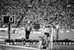 Los Angeles, August 1984: Markus Ryffel gewinnt im Coliseum vor 120’000 Zuschauern Olympiasilber über 5000 Meter. Los Angeles, August 1984: Markus Ryffel gewinnt im Coliseum vor 120’000 Zuschauern Olympiasilber über 5000 Meter.
