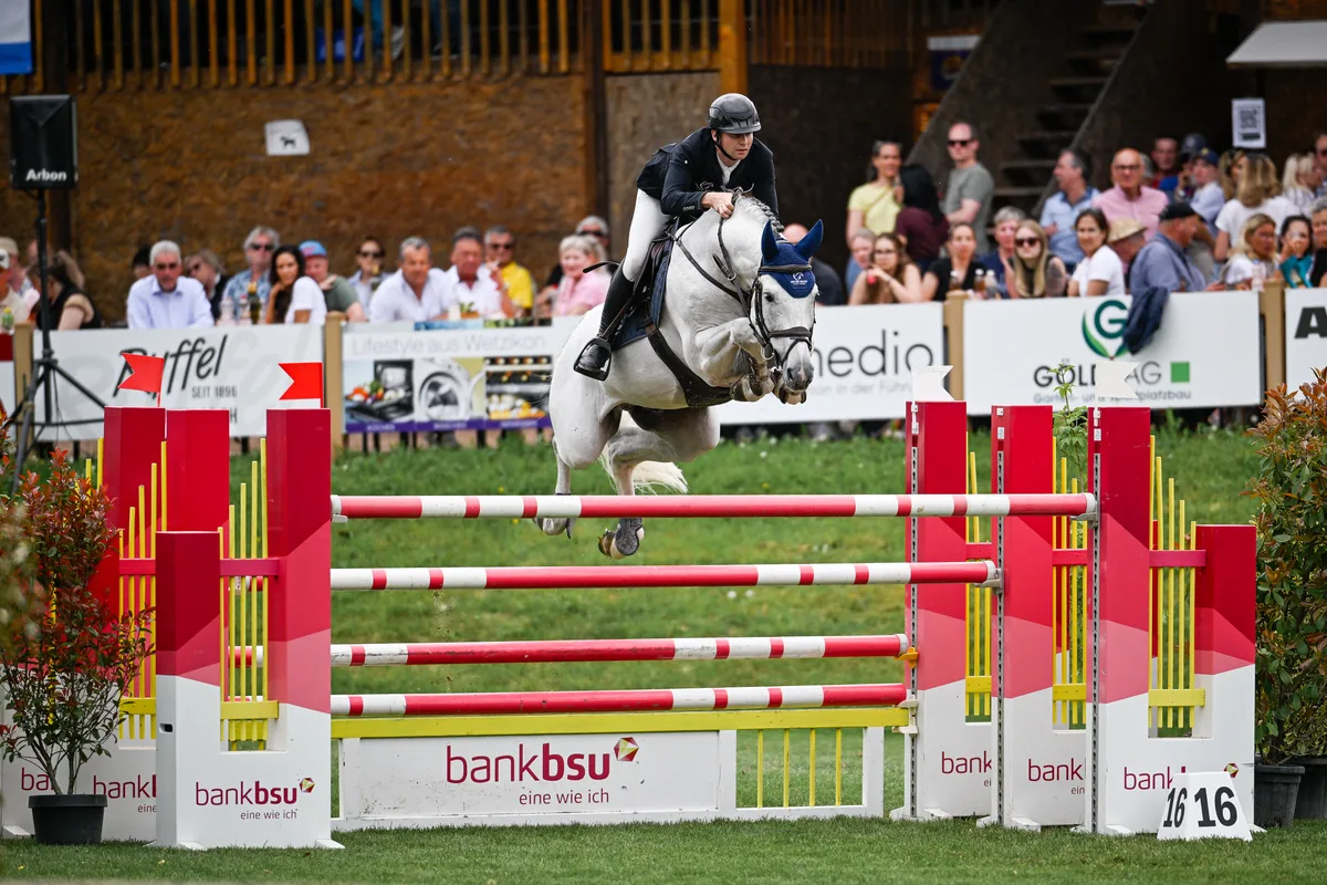 30507180-4 Jason Smith mit Picobello van't Roosakker im Grossen Preis an den Pferdesporttagen Uster 2026