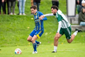 27660579-3 Der FC Wald Sandro Meier gegen Gossau Dario Zöbeli