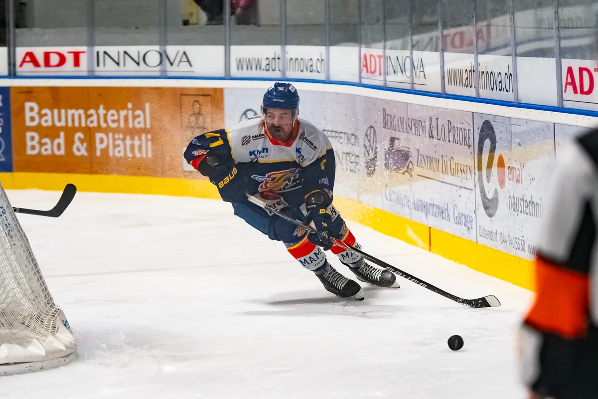 Der EHC Dübendorf (Timo Brauchli) liess in Seewen mehrfach sein Potenzial aufblitzen. (Archiv) Der EHC Dübendorf (Timo Brauchli) liess in Seewen mehrfach sein Potenzial aufblitzen. (Archiv)