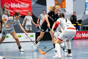 Sporthalle Elba, Laupen Alena Holst beim 2:0 gegen Red Ants Zoe Kläy und Tereza Hanzlíková Sporthalle Elba, Laupen Alena Holst beim 2:0 gegen Red Ants Zoe Kläy und Tereza Hanzlíková