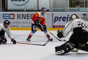Eishalle im Chreis, Dübendorf Schläppi Lukas gegen Reinach Kunz Andrin Eishalle im Chreis, Dübendorf Schläppi Lukas gegen Reinach Kunz Andrin