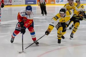 Eishalle im Chreis, Dübendorf Hardmeier Dominik gegen Burgdorf Brotschi Nico Eishalle im Chreis, Dübendorf Hardmeier Dominik gegen Burgdorf Brotschi Nico