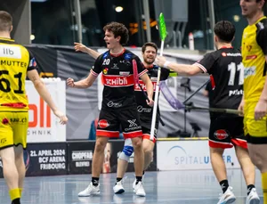 23545215-4 Sporthalle Buchholz, Uster Pascal Schmuki beim 1:0