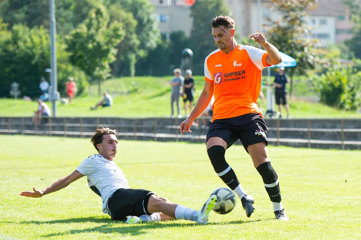 Sportplatz Tal, Adliswil Alexandre Da Silva gegen Dübendorf Denis Dzepo Sportplatz Tal, Adliswil Alexandre Da Silva gegen Dübendorf Denis Dzepo