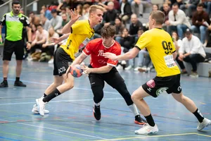 Sporthalle Buchholz, Uster Manuel Müller gegen Stäfa Leander Zeller und Lars Meier Sporthalle Buchholz, Uster Manuel Müller gegen Stäfa Leander Zeller und Lars Meier