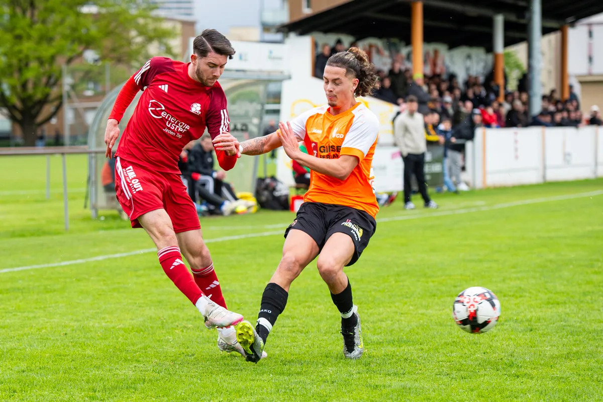 Sportplatz Zelgli, Dübendorf Shahid Malhis gegen Uster Owen Lewis