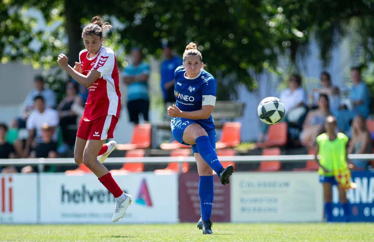 Sportplatz Stighag, Klotens Janika Johnson gegen Effretikons Nadine Baker (C)