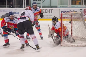 Die Dübendorfer Eric Geiser und Raphael De Boni im Spiel gegen Frauenfeld. Die Dübendorfer Eric Geiser und Raphael De Boni im Spiel gegen Frauenfeld.