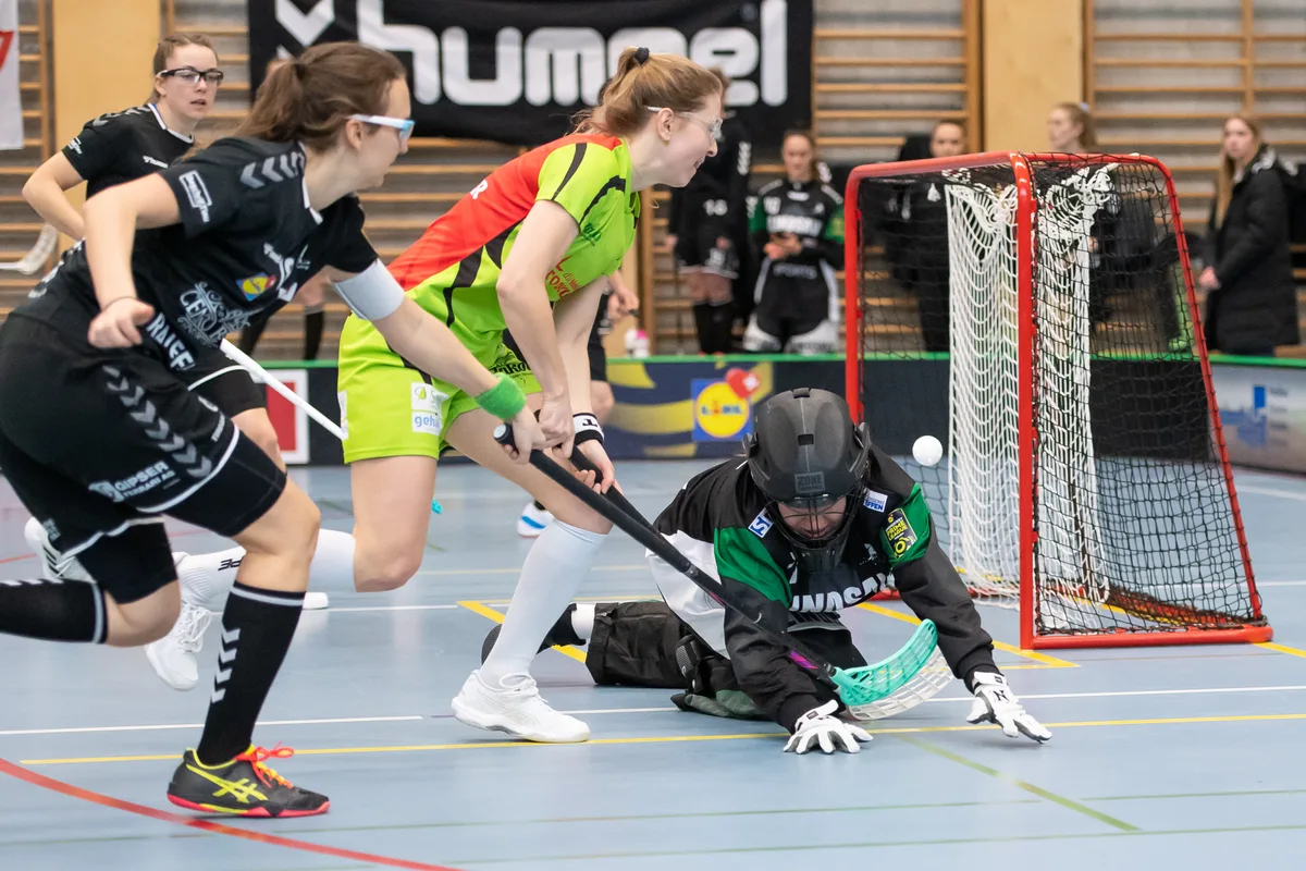 10751751-8 Sporthalle Elba, Laupen Pascale Mir gegen Skorps beim 4:0 Sonia Brechbühl